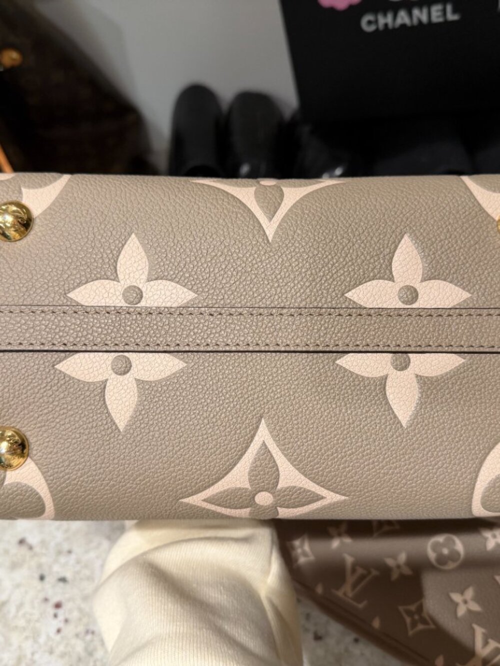 Louis Vuitton CarryAll PM Dove/Cream Monogram Empreinte Leather - Pristine - Picture 4 of 7